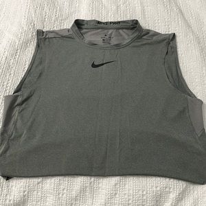 Cropped Nike Pro muscle tee exercise shirt